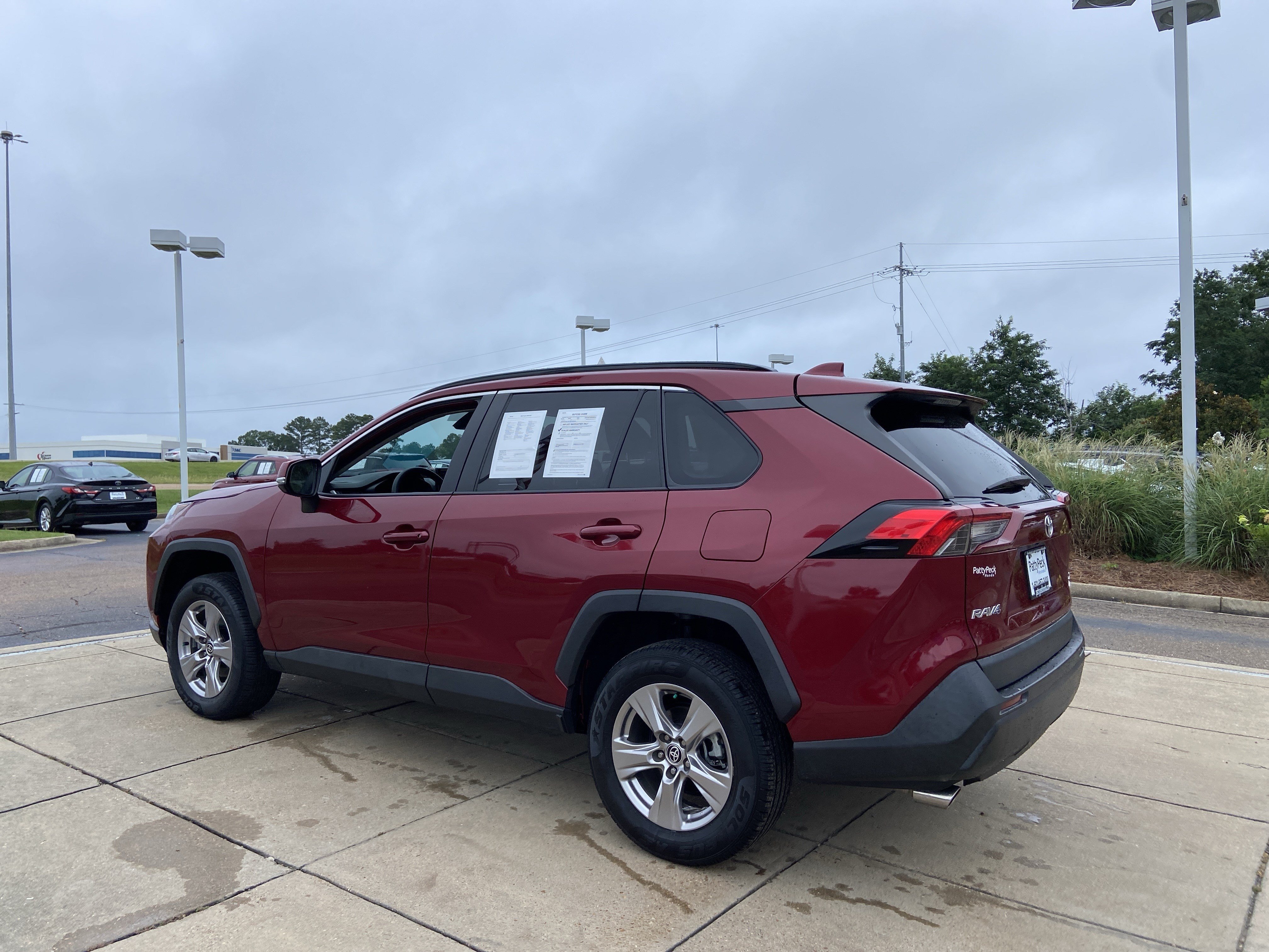 Used 2022 Ruby Flare Pearl Toyota XLE image 9