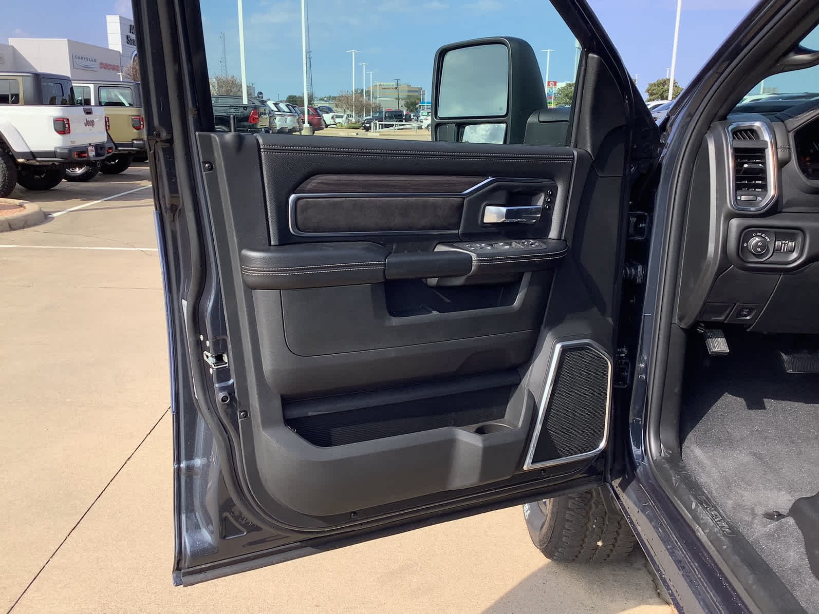 2026 RAM 2500 Laramie - Photo 18