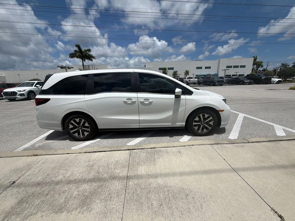 Certified Used 2025 Platinum White Pearl Honda EX-L image 6