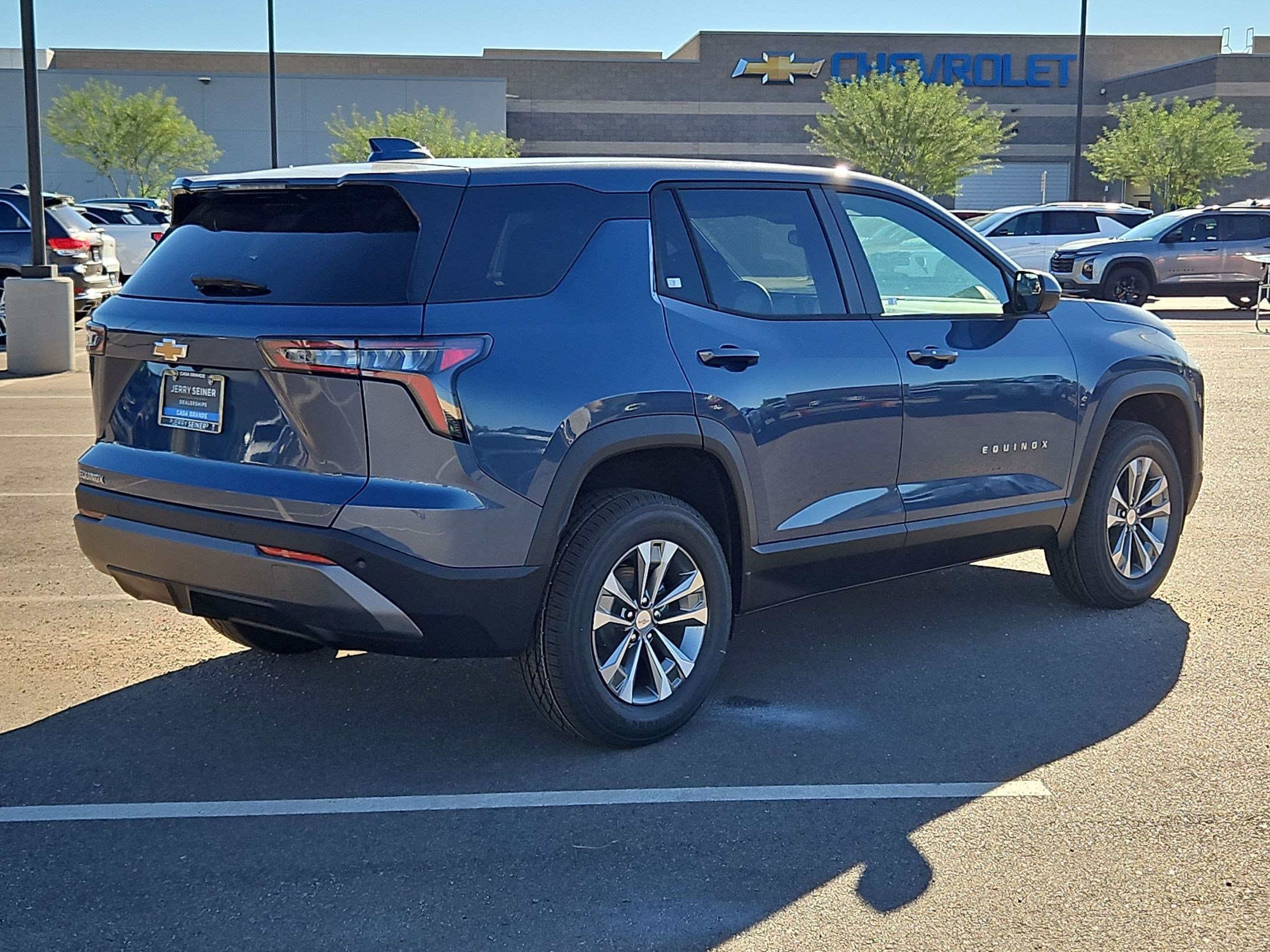 2027 Chevrolet Equinox LT - Photo 9