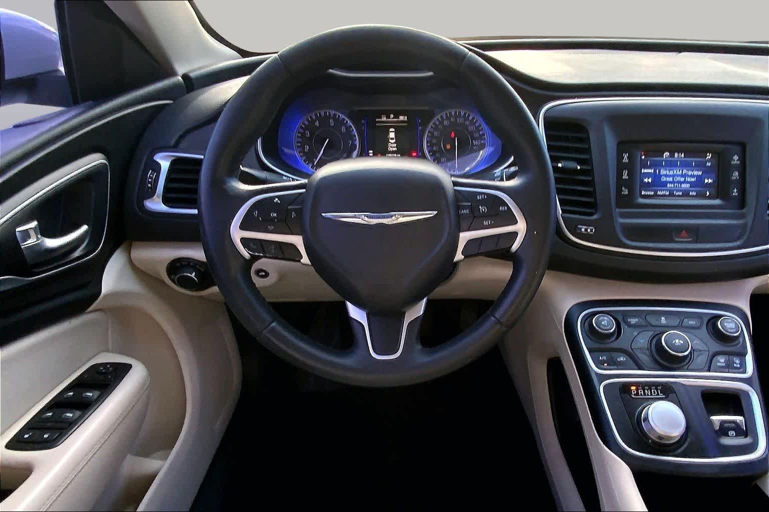 Used 2015 Bright White Clearcoat Chrysler Limited image 5