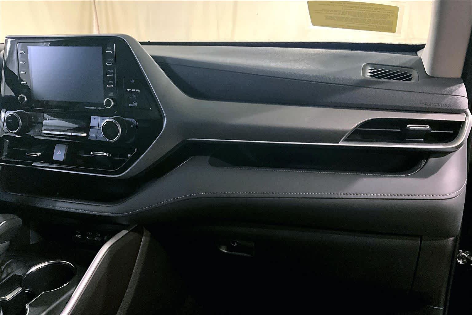Used 2022 Midnight Black Metallic Toyota XLE image 31