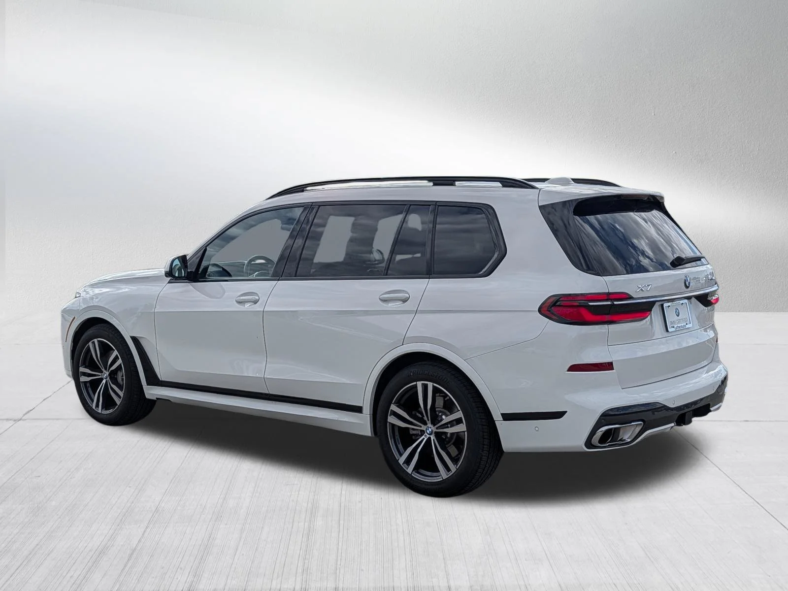 Certified Used 2026 Alpine White BMW xDrive40i image 5