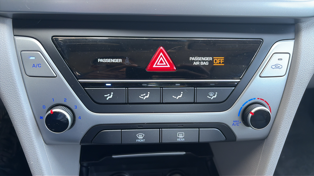 Used 2018 Silver Hyundai SEL image 18