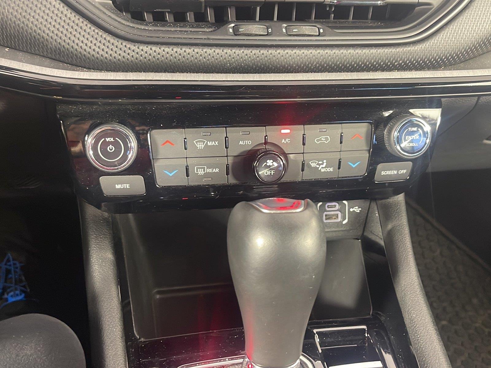 Used 2025 Bright White Clearcoat Jeep Trailhawk image 17