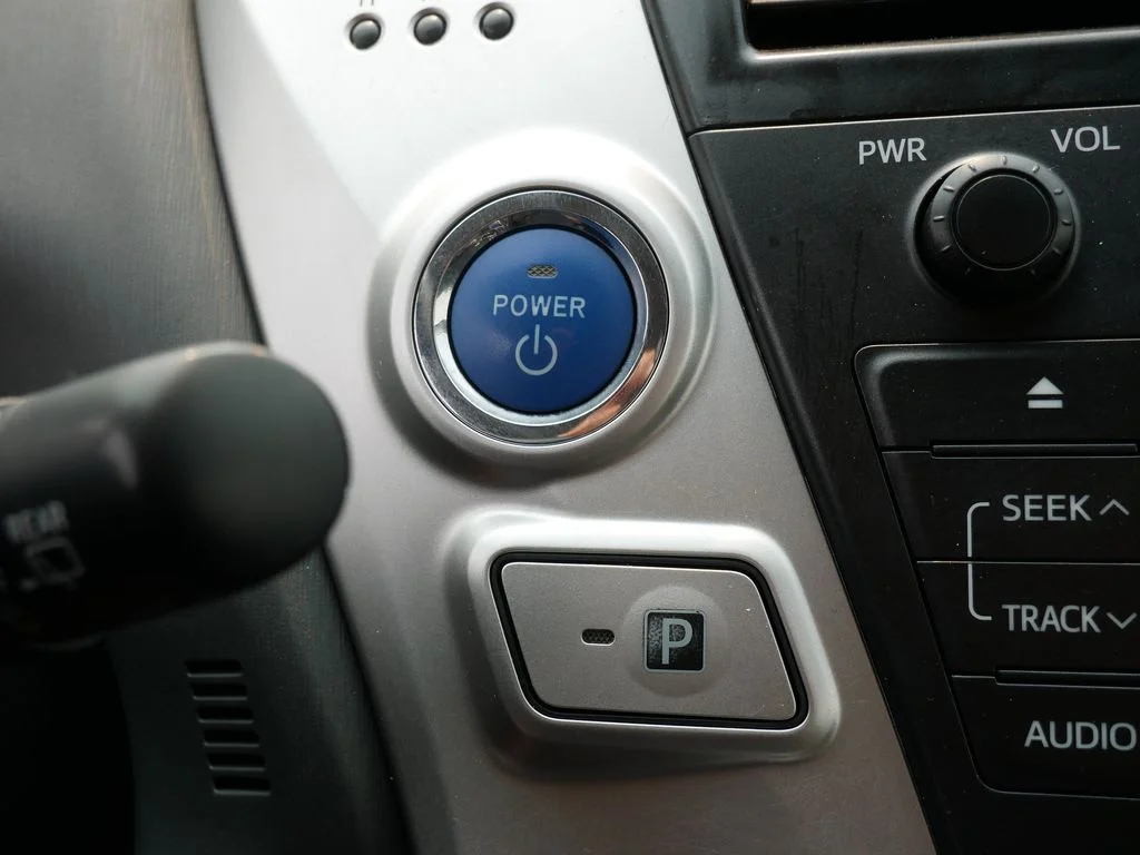 Used 2014 Silver Toyota Three image 28