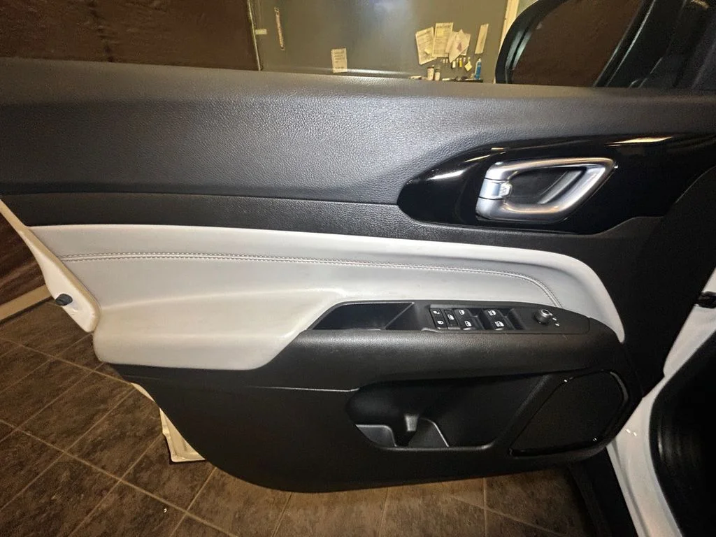 Used 2025 Bright White Jeep Limited image 20