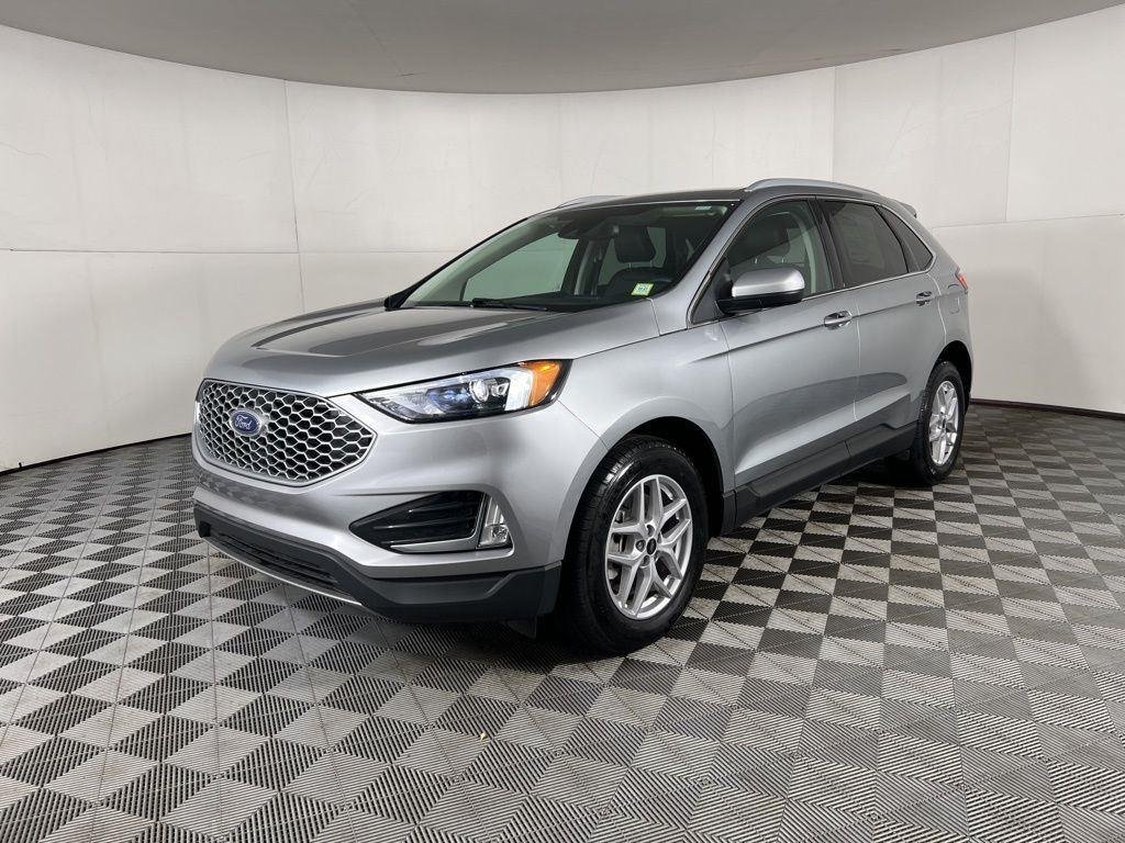 Used 2024 Silver Metallic Ford SEL image 11
