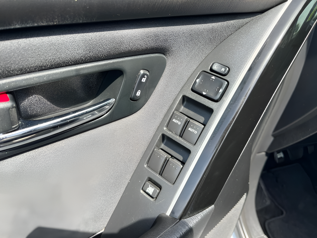 Used 2014 Silver Mazda Touring image 11