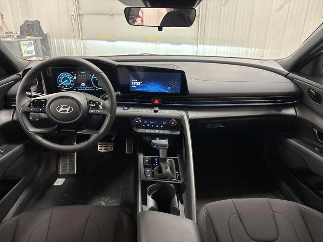 2025 Hyundai Elantra Blue - Photo 9