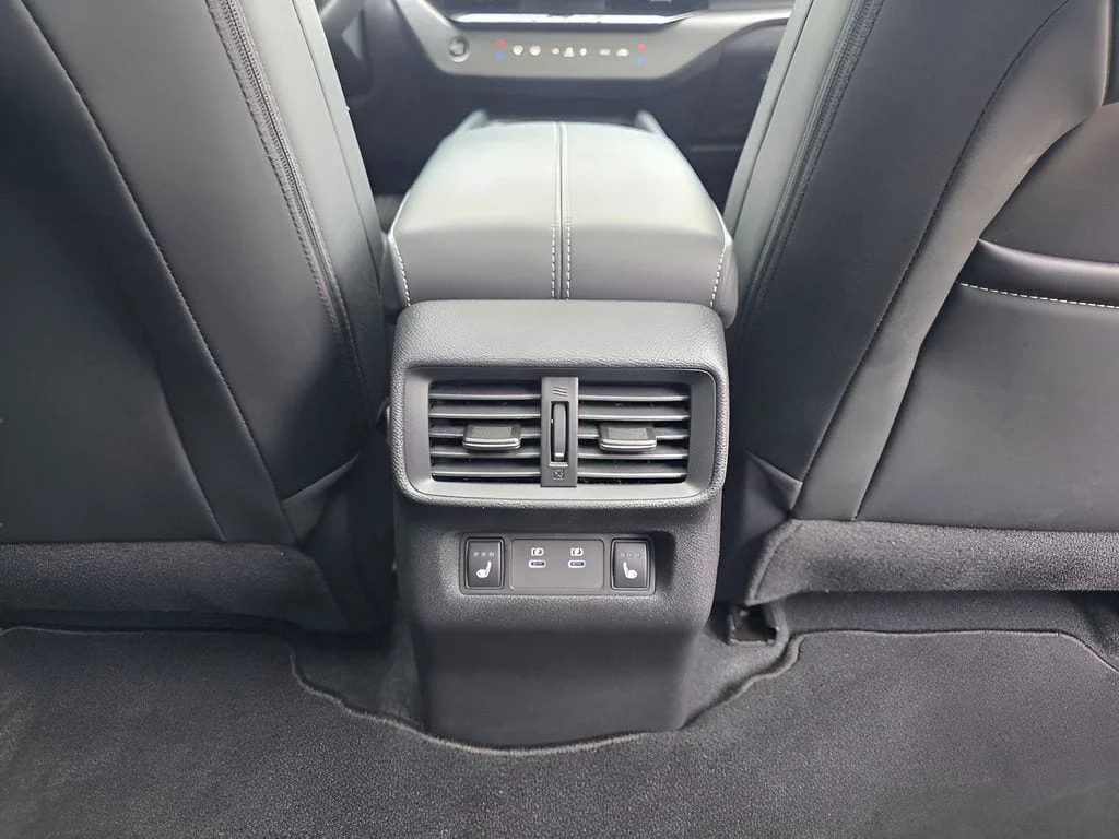 Used 2026 Everest White Pearl Tricoat Nissan Platinum image 9