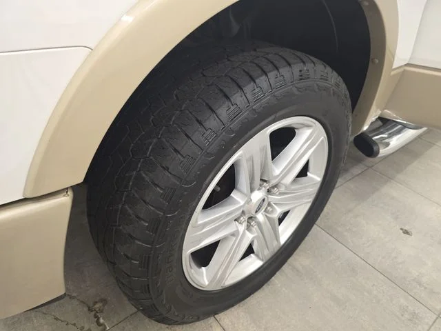 Used 2009 White Sand Tri-Coat Ford Lariat image 36