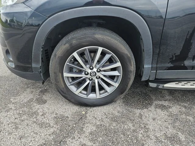 Used 2019  Toyota SE image 28