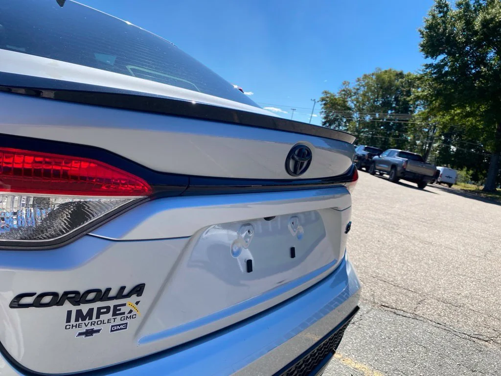 Used 2022  Toyota SE image 33