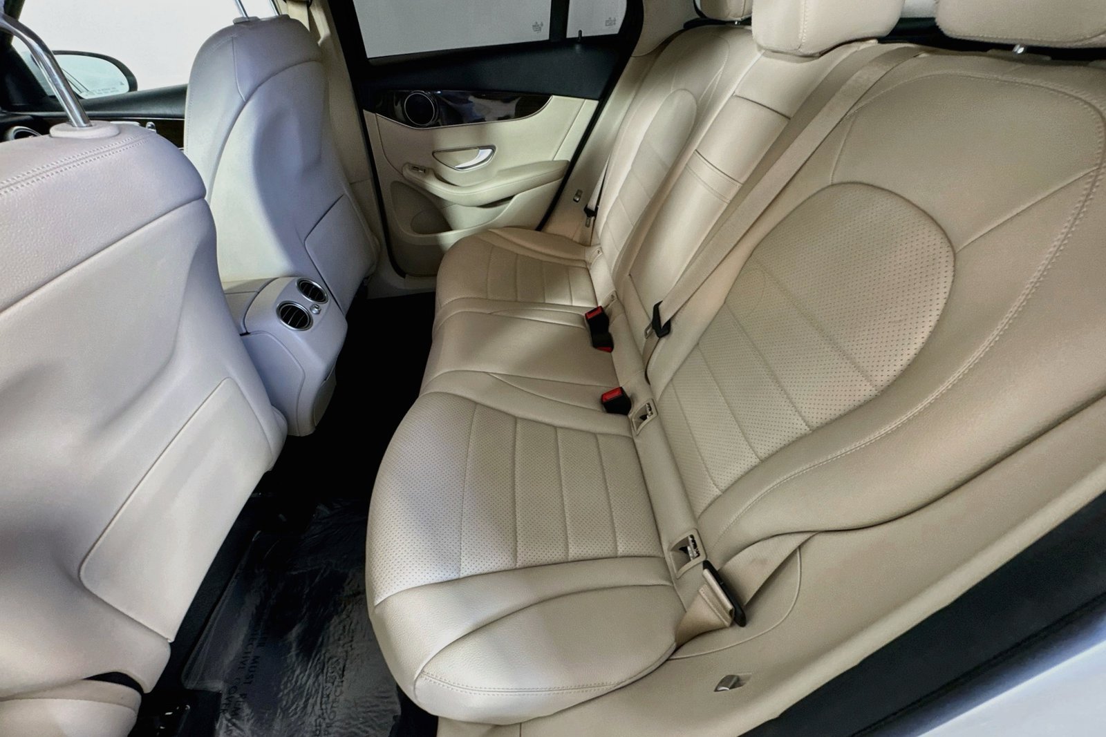 Used 2018 Polar White Mercedes-Benz GLC 300 image 22