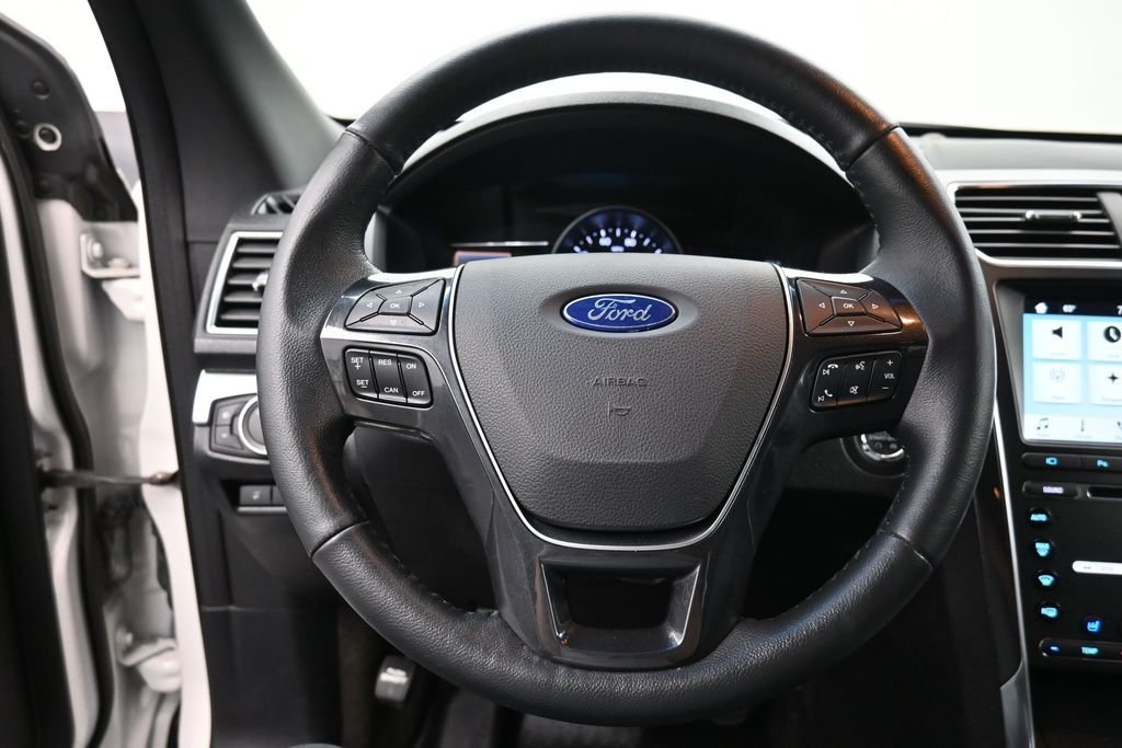 Used 2017 White Ford Limited image 7