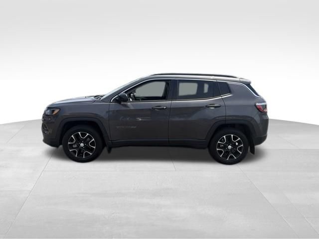 Used 2022 Gray Jeep Latitude image 7