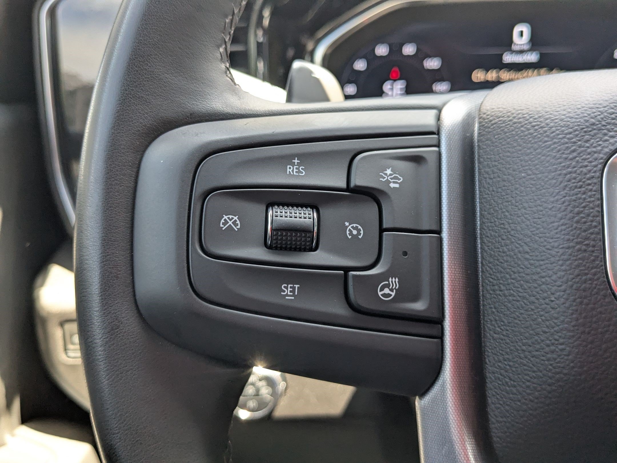 Used 2024 Onyx Black Metallic GMC Elevation image 17