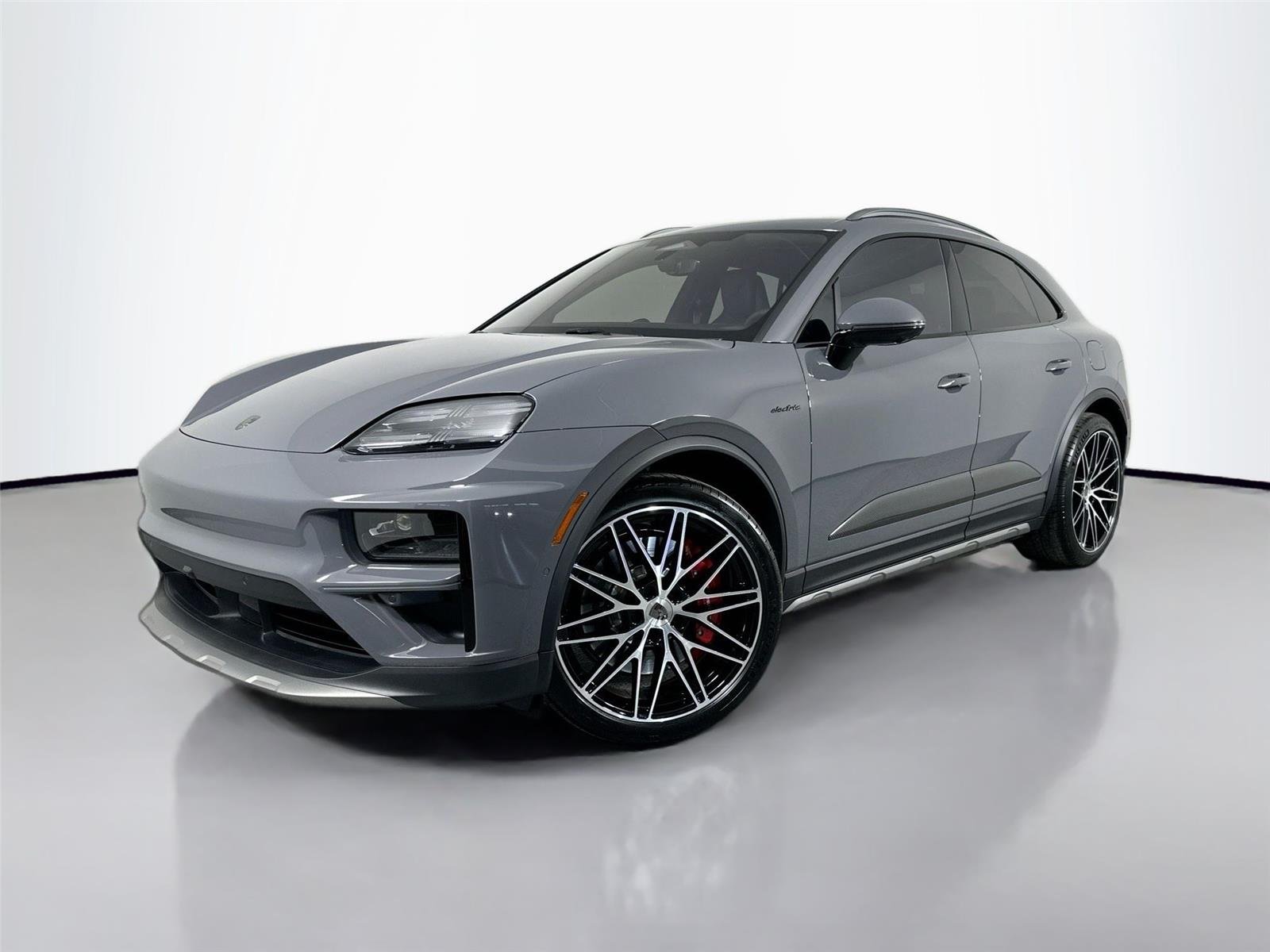 2025 Porsche Macan Macan Turbo Electric's photo
