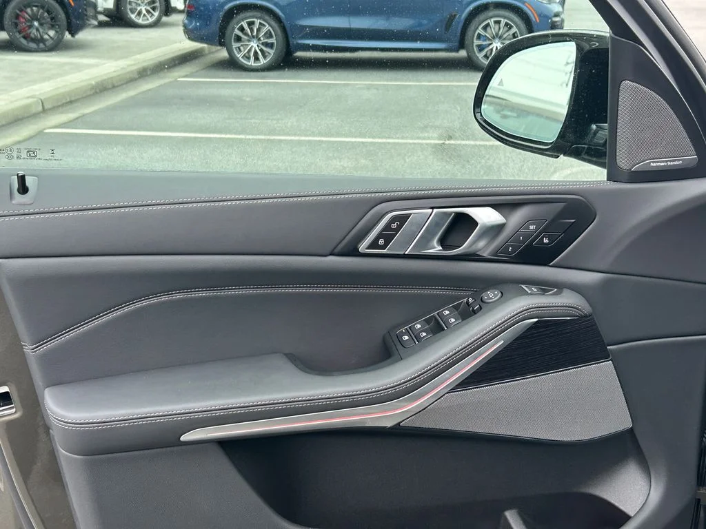 2026 BMW X5 M60i - Photo 11