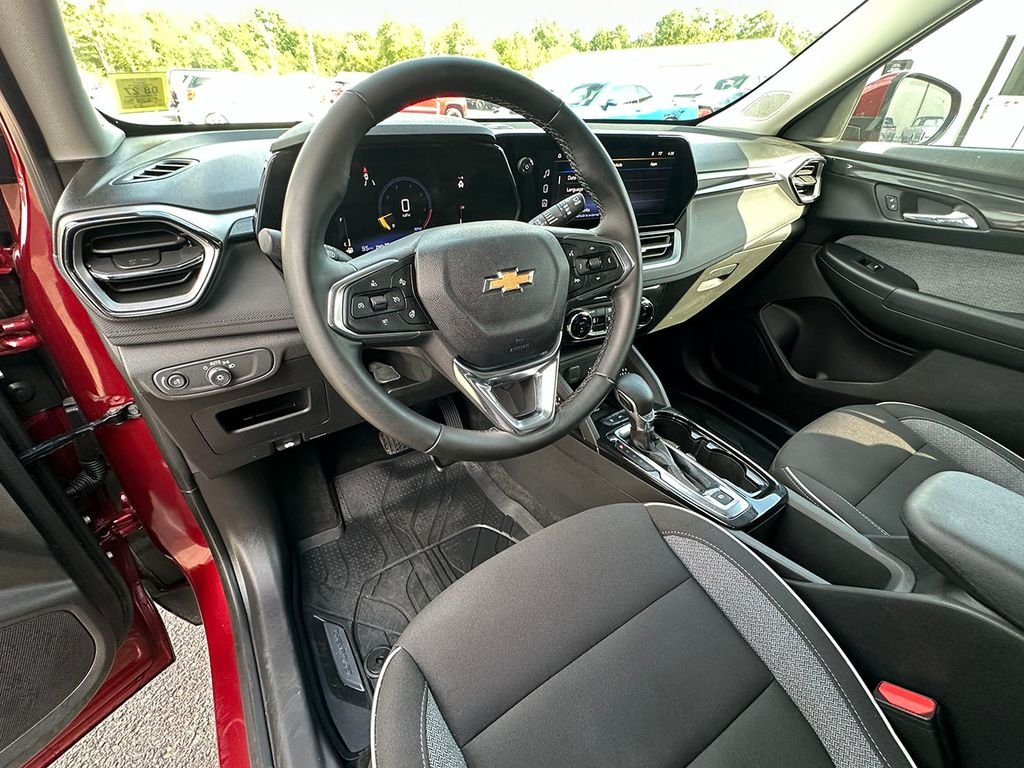 Used 2025 Red Chevrolet LT image 25