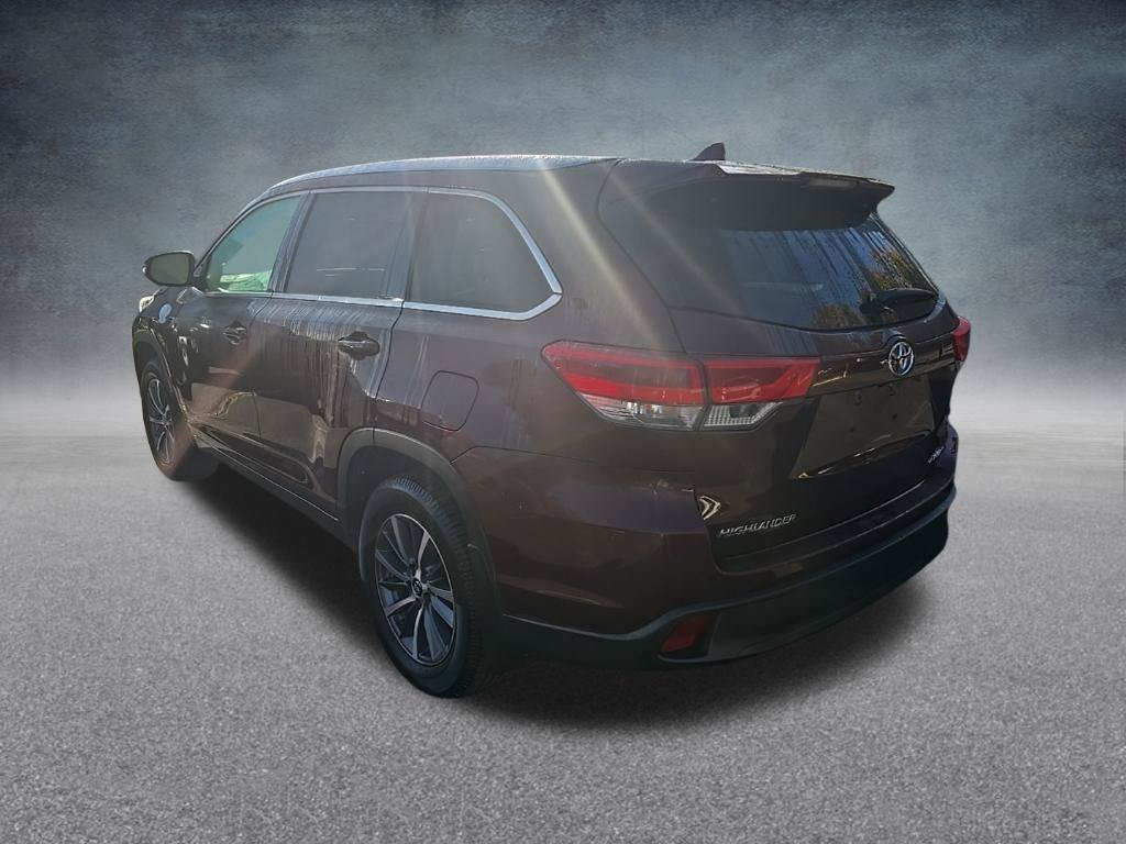 Used 2018 Ooh La La Rouge Mica Toyota XLE image 7