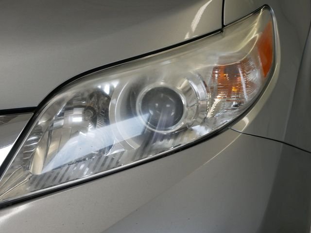 Certified Used 2017 Silver Sky Metallic Toyota XLE image 5