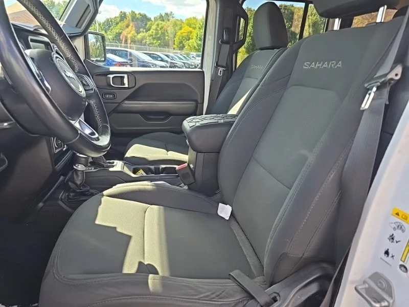 Used 2018 White Jeep Unlimited Sahara image 11