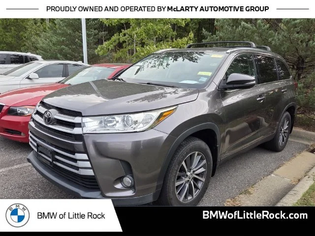 Used 2019 Gray Toyota XLE image 1
