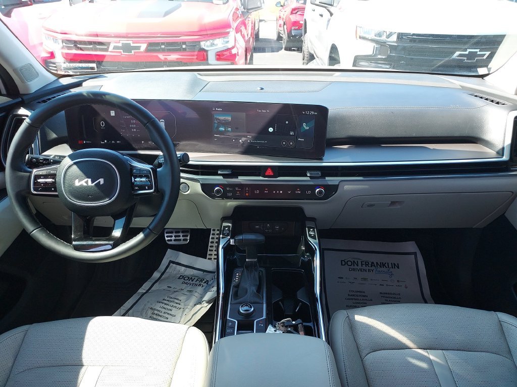 Used 2025 White Kia SX image 17