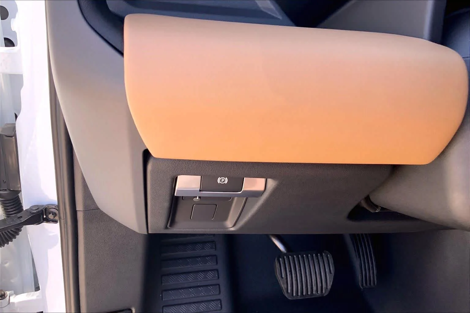 New 2026 Fuji White Land Rover X-Dynamic SE image 18
