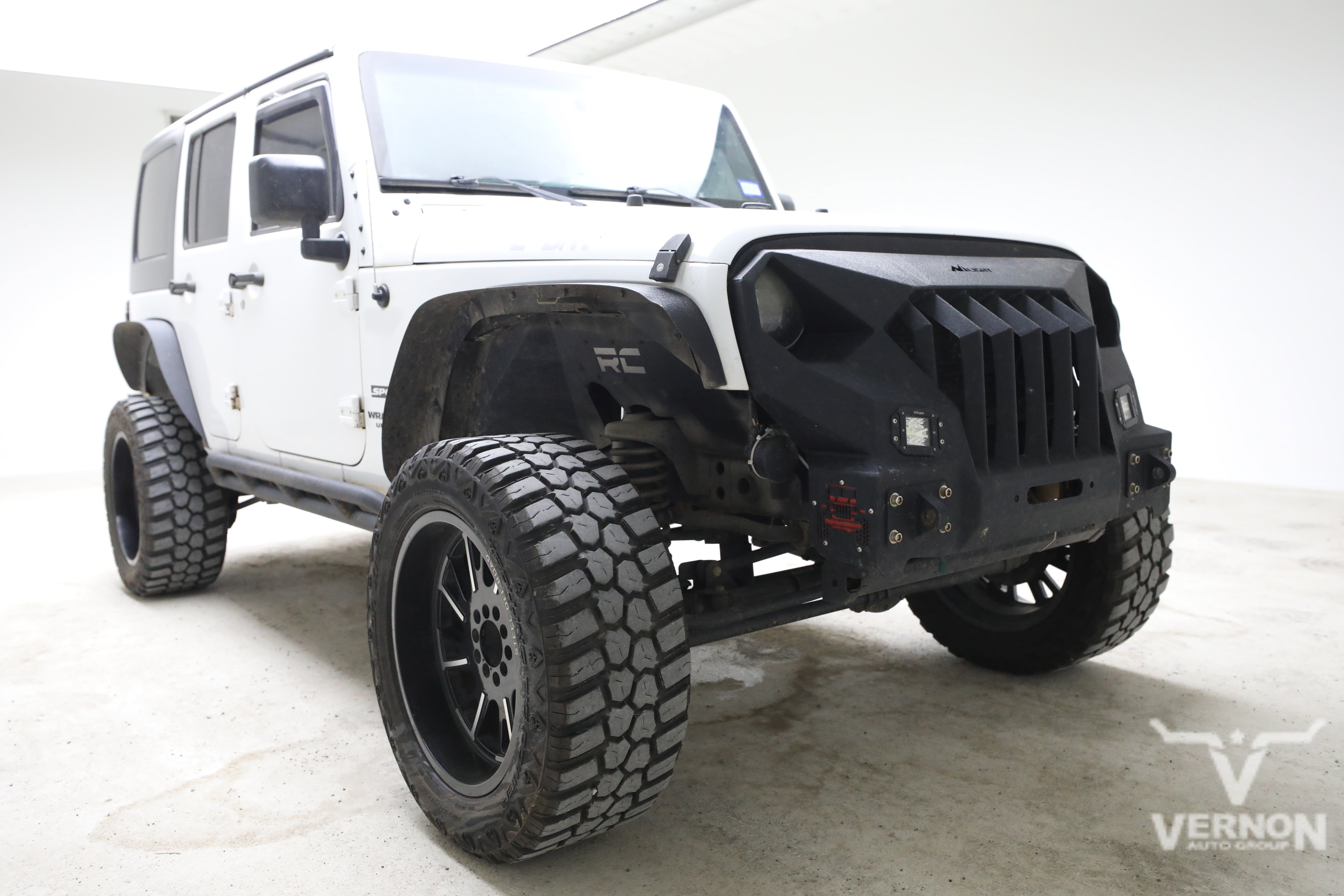 Used 2015 Bright White Clearcoat Jeep Y image 6