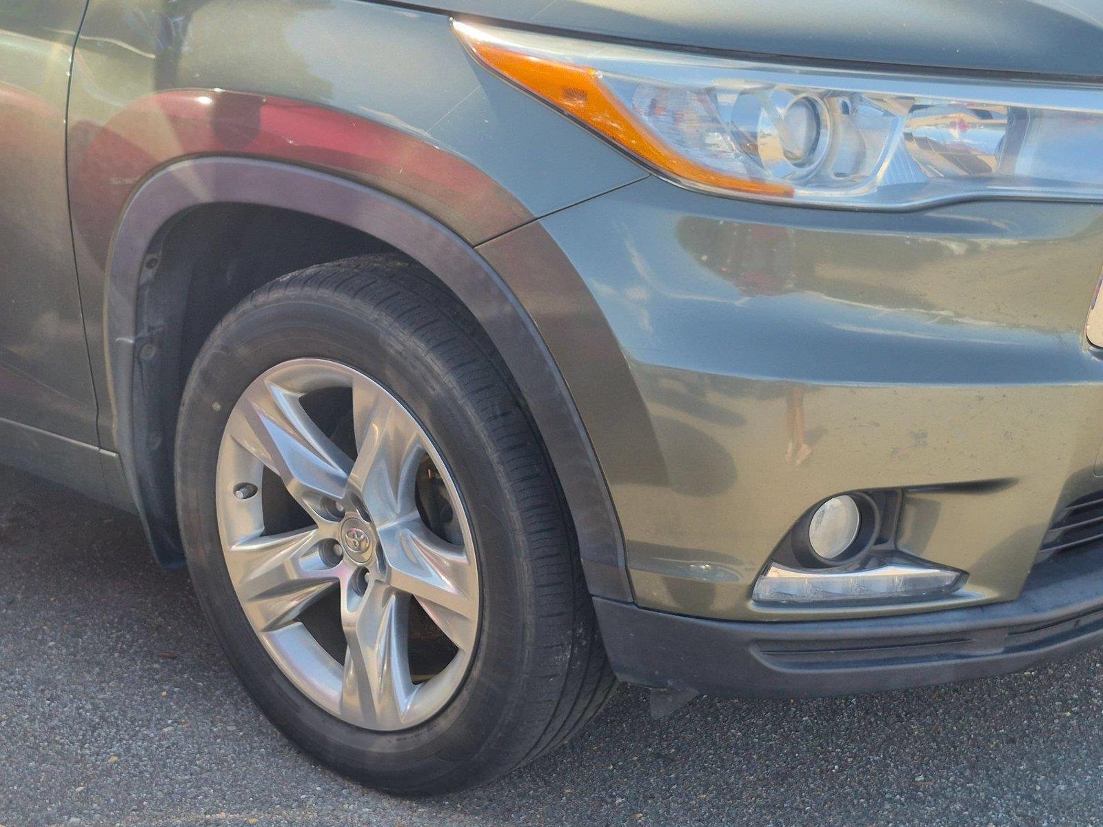 Used 2015 Predawn Gray Mica Toyota Limited image 3