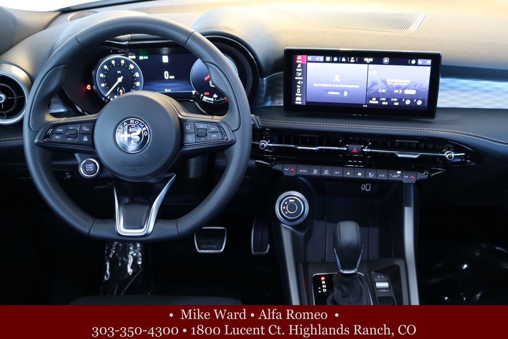 New 2025 Milano White Exterior Paint Alfa Romeo Base image 7