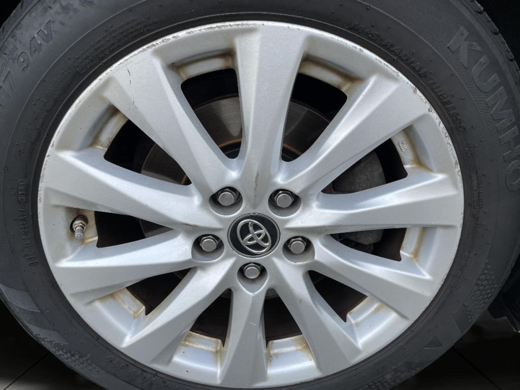 Used 2018 Gray Toyota LE image 25