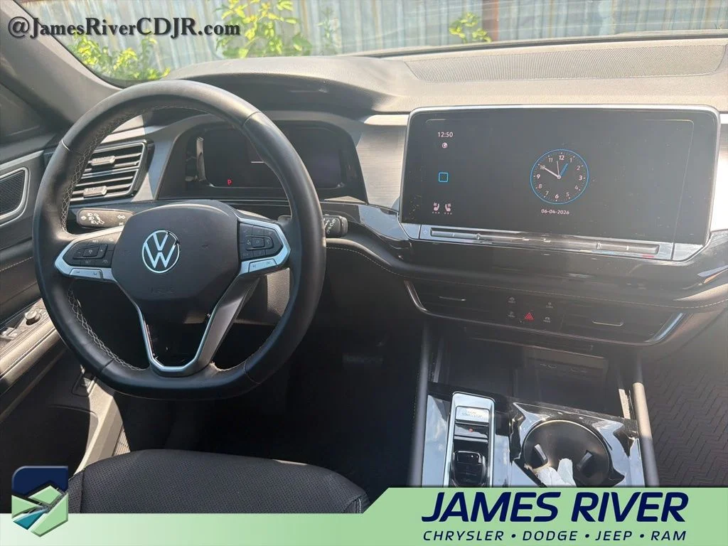 Used 2024 Gray Volkswagen 2.0T SE w/Technology image 10
