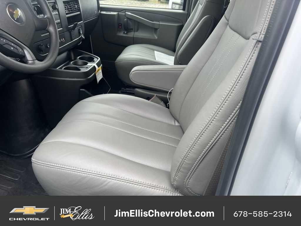 2025 Chevrolet Express Cargo Work Van - Photo 11