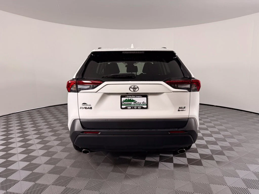 Used 2025 White Toyota XLE image 10