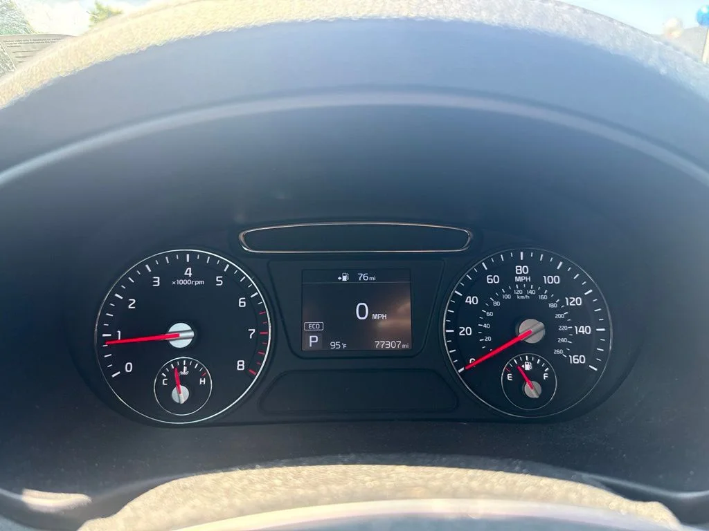 Used 2019 White Kia LX image 10