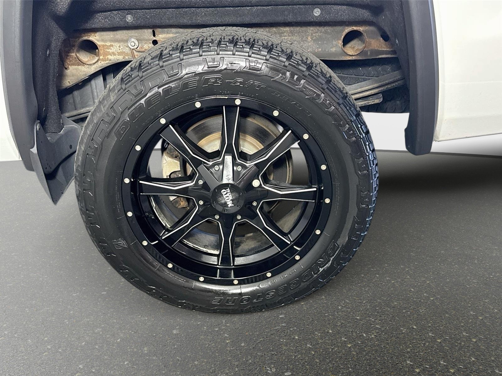 Used 2018 Summit White GMC SLE image 28