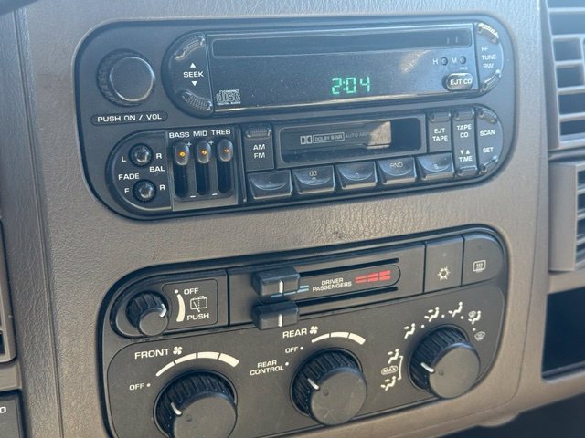 Used 2001  Dodge SLT image 3