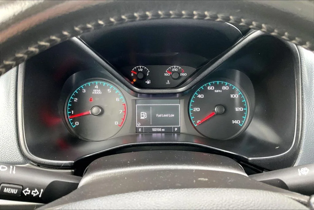 Used 2015 Red Chevrolet Z71 image 19