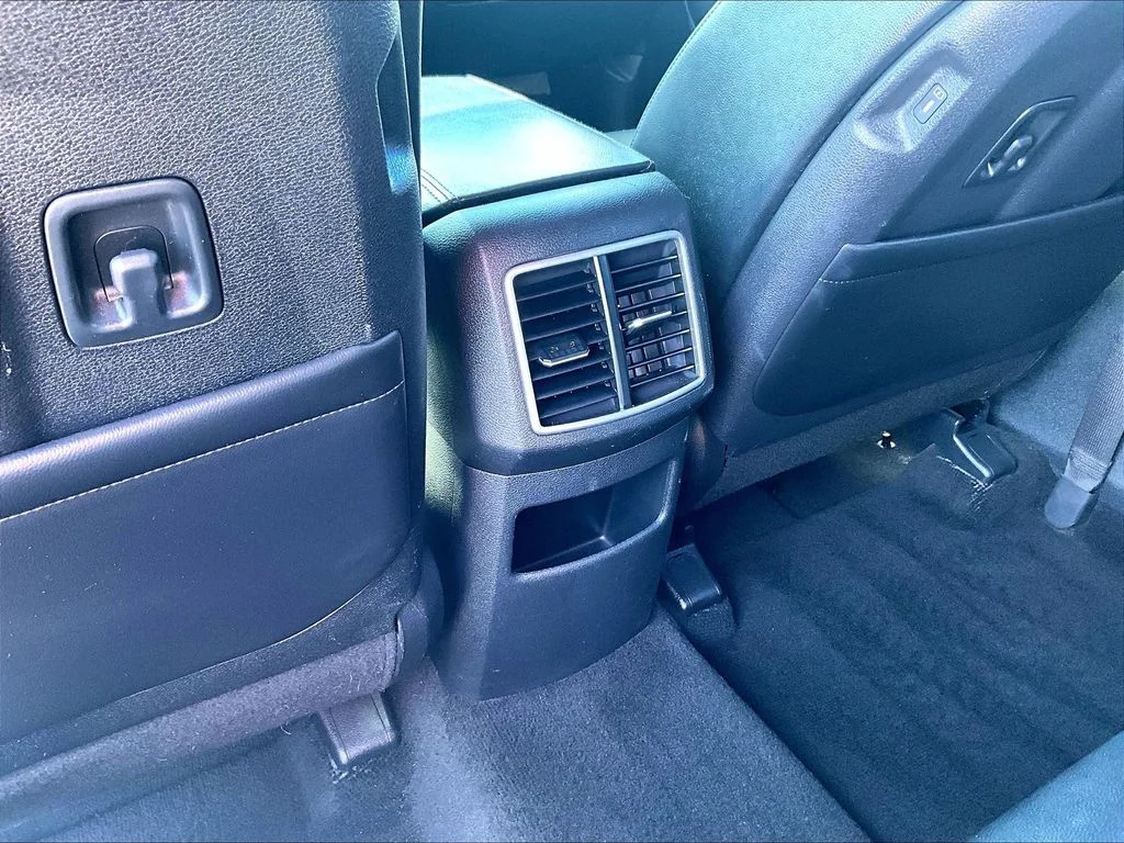 Used 2023 Green Kia X-Line image 34