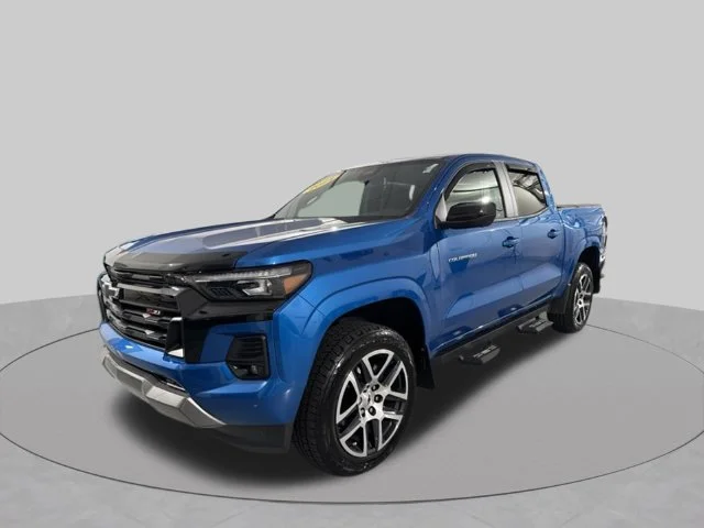 Used 2024 Blue Chevrolet Z71 image 4