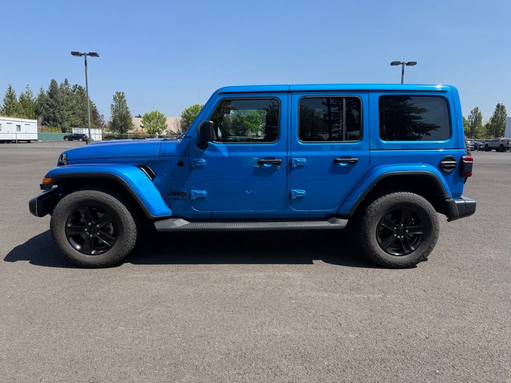 Used 2022 Hydro Blue Pearlcoat Jeep Unlimited Sahara Altitude image 3