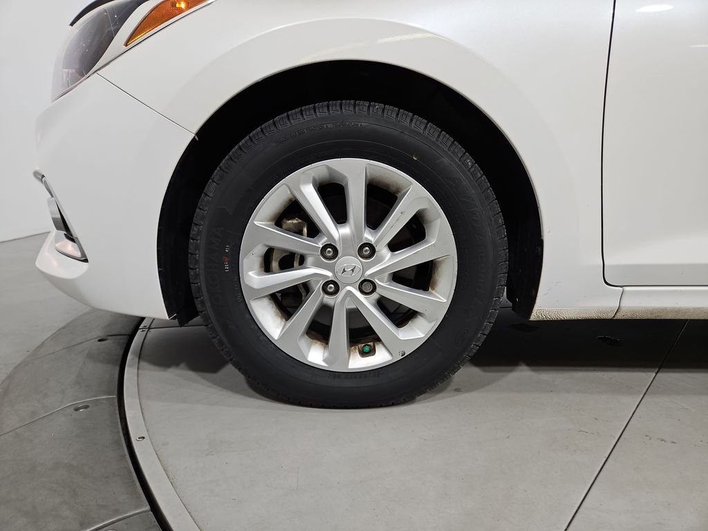 Used 2021 White Hyundai SEL image 26
