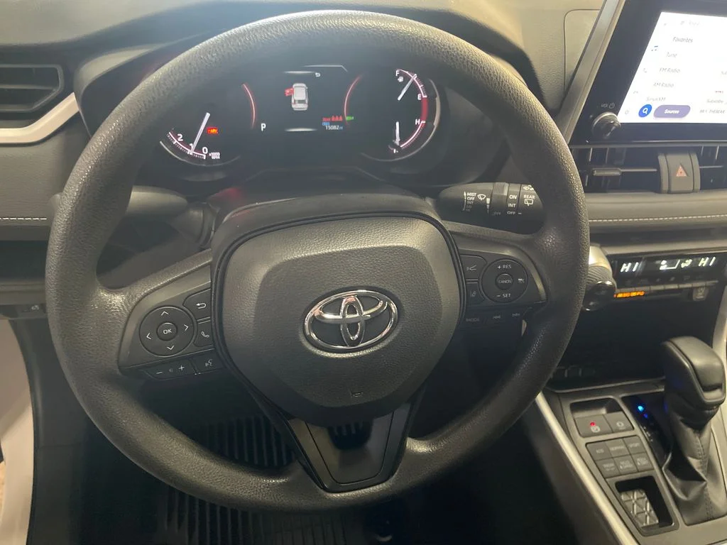 2025 Toyota RAV4 XLE - Photo 19