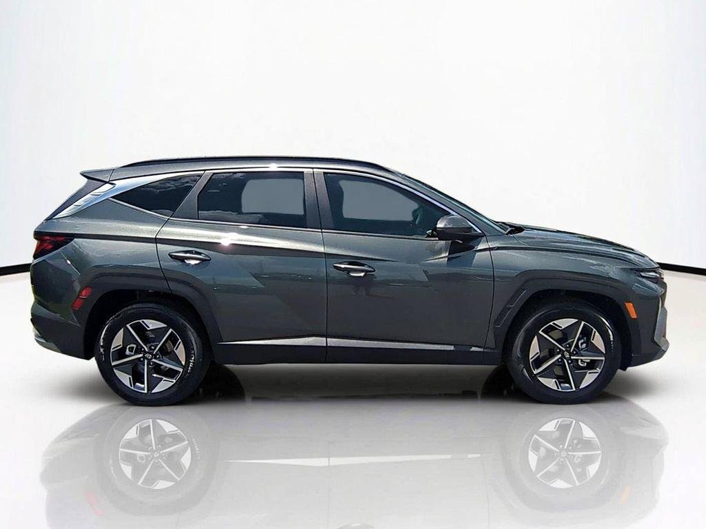 New 2026 Gray Hyundai SEL FWD image 4