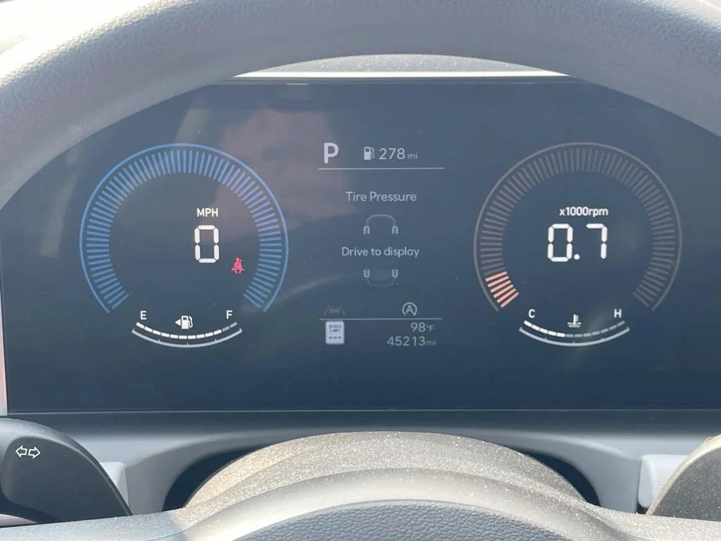 Used 2025  Hyundai SEL image 25