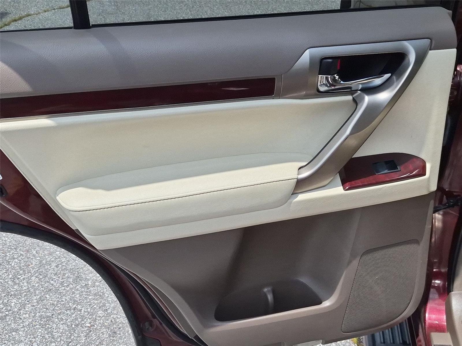 Used 2015 Claret Mica Lexus  image 32